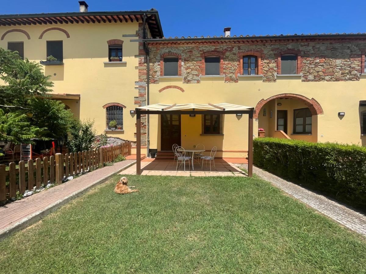 Casa Vacanza Villaggio Poggio Rosso أريتسو المظهر الخارجي الصورة