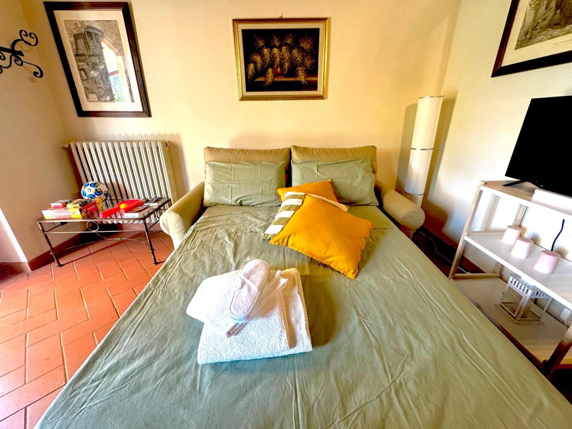 Casa Vacanza Villaggio Poggio Rosso أريتسو المظهر الخارجي الصورة